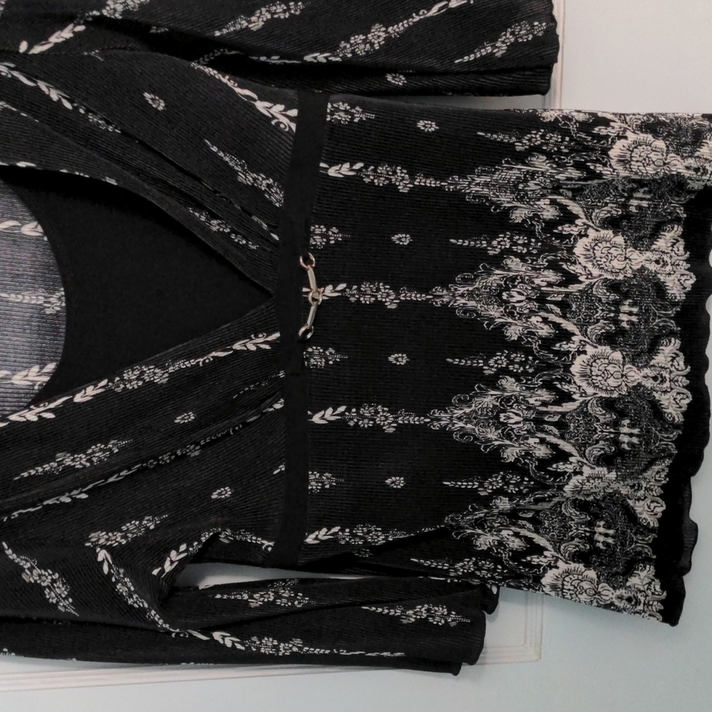 Notations Black and White Size Medium V-Neck with Black Insert